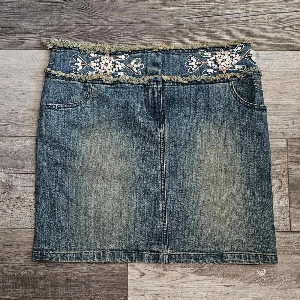 low rise whismigoth beaded waistband denim skirt